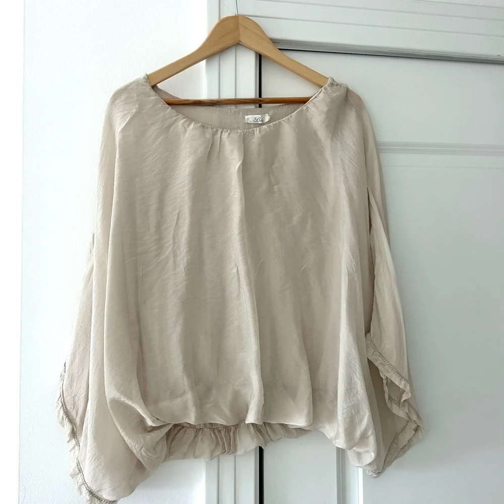 Silky Bubble bottom Elegant Dressy Blouse by Baci - Picture 1 of 10